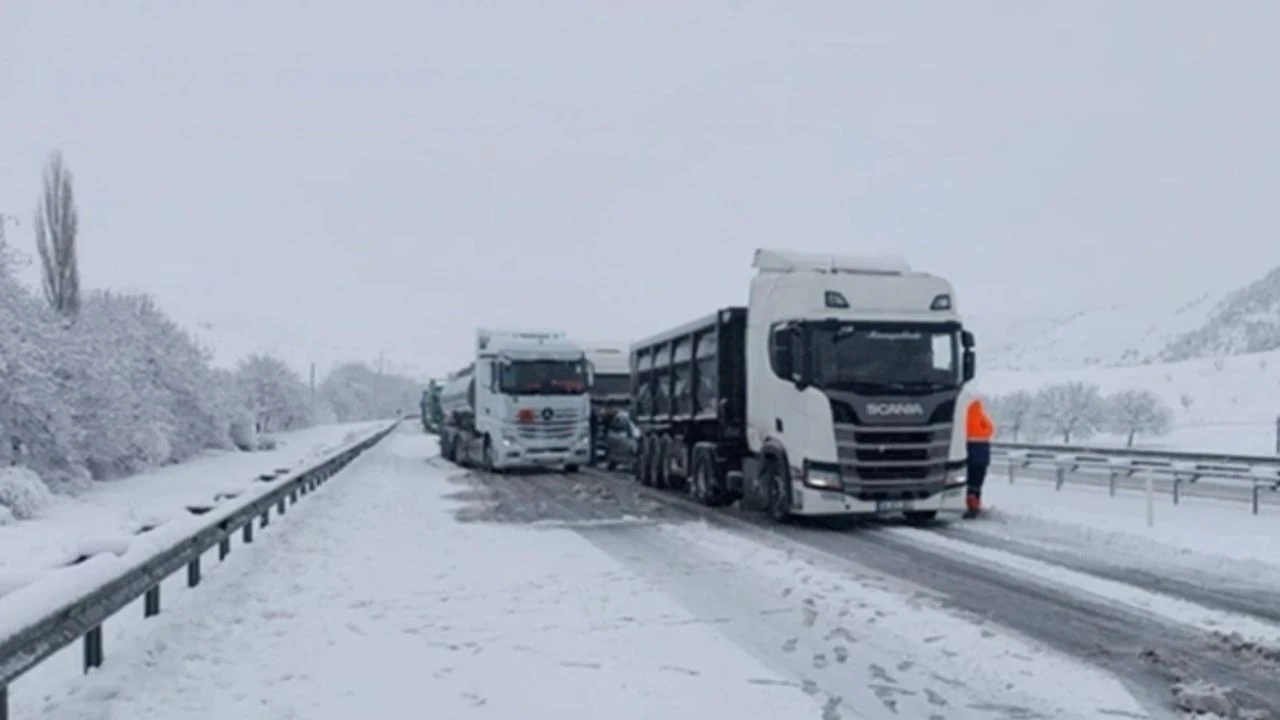 Ankara ve İstanbul dahil 6 ilde ağır taşıtlara trafik yasağı