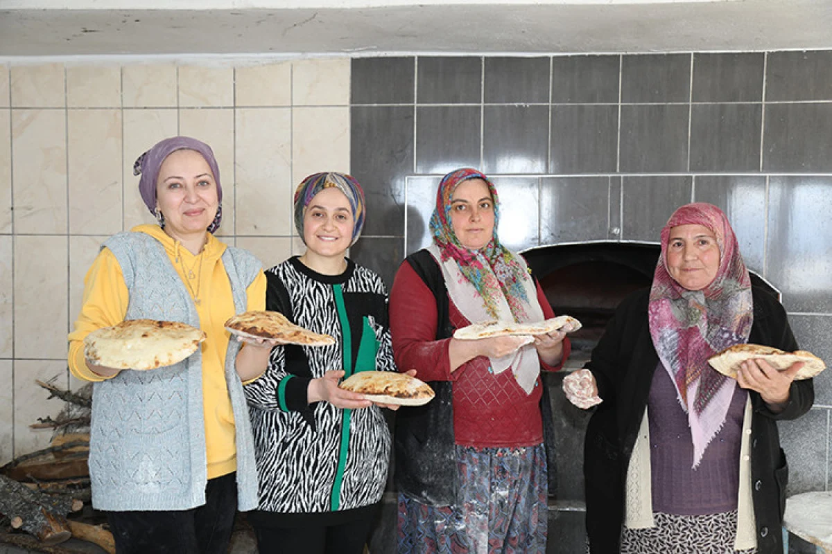 Ankaralı kadınlar Ramazan için döşeme ekmeği yaptı