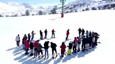 Bayburt’ta Öğrencilere Kayak Eğitimi