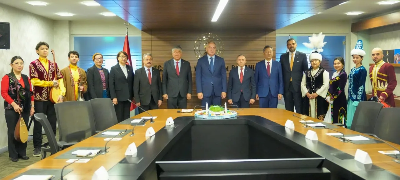 TÜRKSOY Heyeti Nevruz Bayramı Dolayısıyla T.C. Kültür ve Turizm Bakanlığını Ziyaret Etti