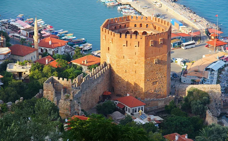 Yarımadanın Boynunda Parlayan Kızıl Mücevher