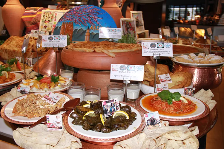 Antalya’da turistlere Yörük lezzetlerini tattırdılar