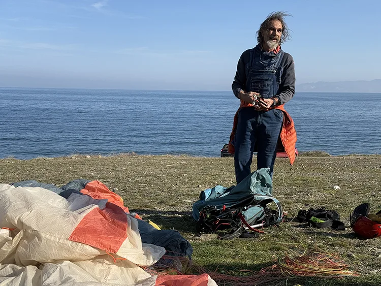 İtalyan gezgin Tekirdağ’da yamaç paraşütü yaparak gökyüzüyle buluştu