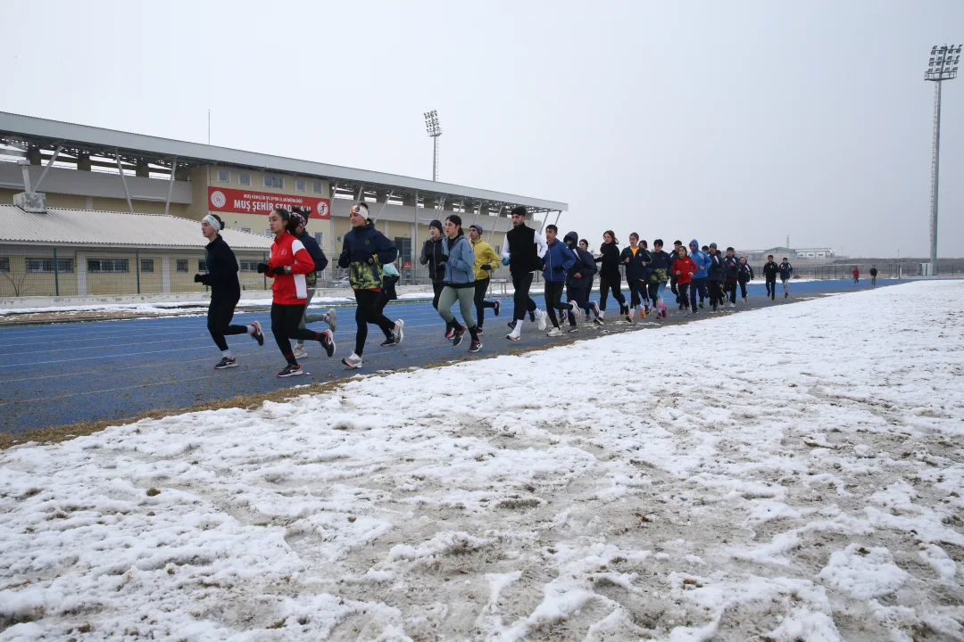 Dondurucu soğukta yarış hazırlığı