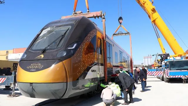 Milli Banliyö Tren Seti Gaziantep’te raylara çıktı