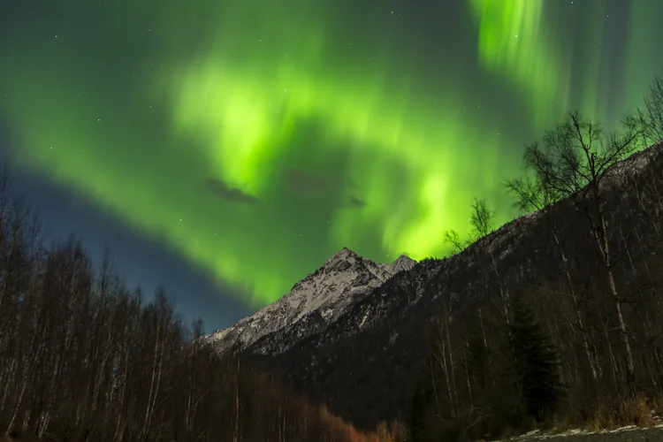 Alaska’da Geceyi Aydınlatan Mucize: Kuzey Işıkları
