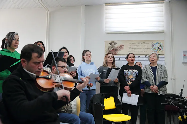 Çorum’da ev hanımlarının kurduğu “Sahnenin Sultanları Korosu” konsere hazırlanıyor