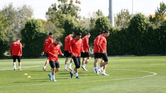 Bizim çocuklar Macaristan maçı hazırlıklarına başladı
