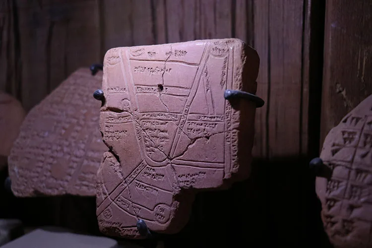 Astsubay emeklisi 23 yıldır taş ve kilden antik dönem eserlerin replikasını yapıyor