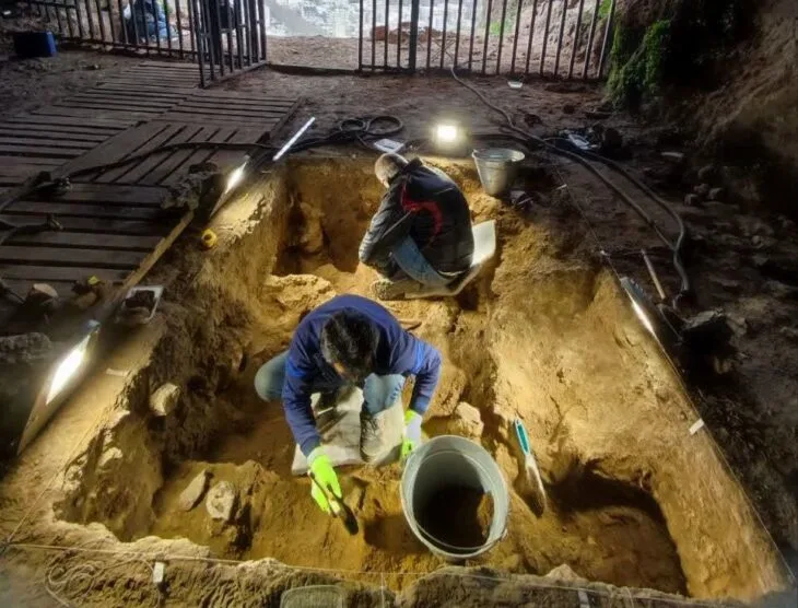 Arkeologlar, İran’ın Gamari Mağarası’nda Neandertal Yerleşiminin 40.000 Yıllık Kanıtını Keşfettiler