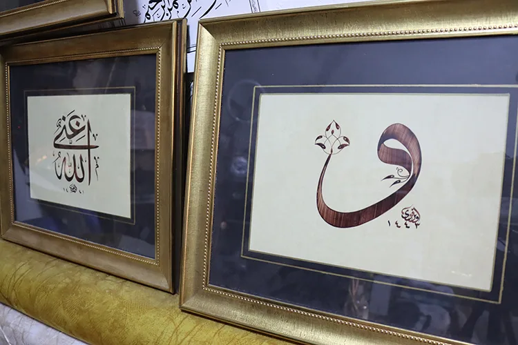 Hat sanatına gönül veren imam, yeni hattatlar yetiştiriyor