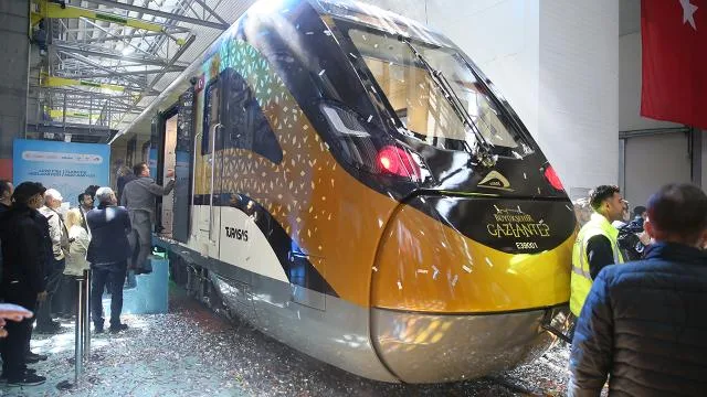 Gaziray’da kullanılacak ilk milli banliyö tren seti raylara çıktı