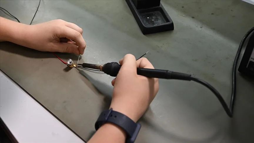 Gençler “milli teknoloji atölyeleri”nde uygulamalı eğitim alacak