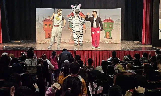 Gölcük Belediyesi Ramazan ayının manevi atmosferini çocuklara şenlik havasında yaşatıyor.