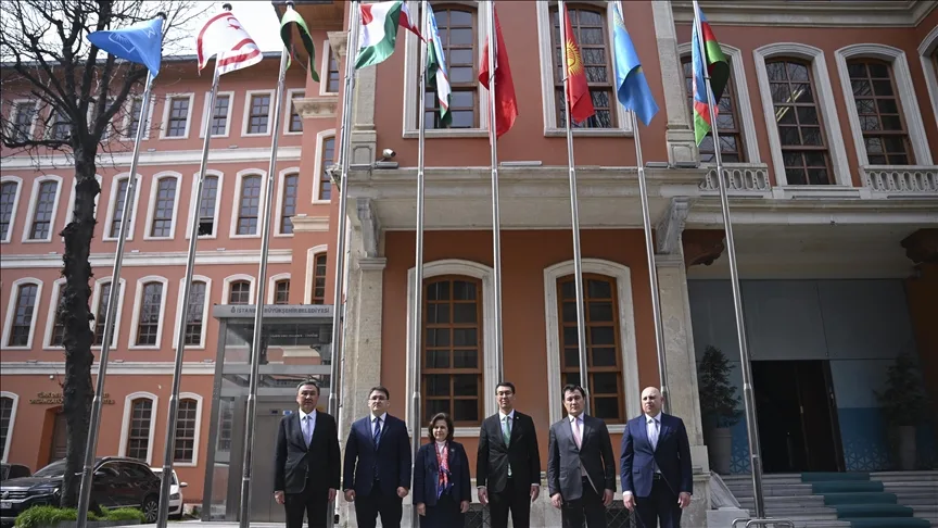 Türk Devletleri Teşkilatının yenilenen bayrağı nedeniyle İstanbul’da bayrak çekme töreni düzenlendi