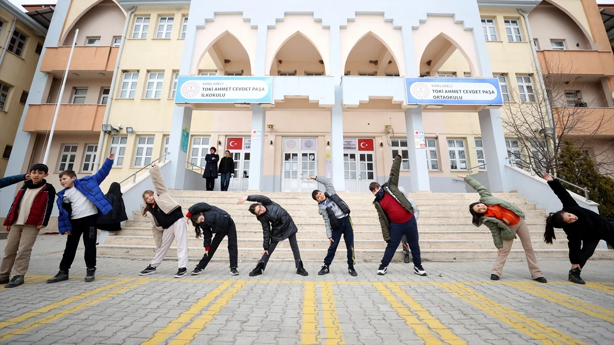 Kırklareli’nde öğrenciler, obeziteye karşı spor yapıyor