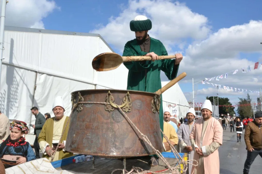 Manisa’da gelenek yaşıyor: 485. Mesir Macunu Festivali coşkuyla başladı
