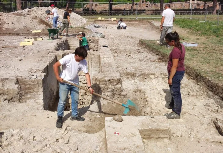 Arkeologlar, Roma Yakınlarındaki Ostia Antica’da 1.600 Yıllık Nadir Bir Mikveh ve Sinagogu Ortaya Çıkardılar