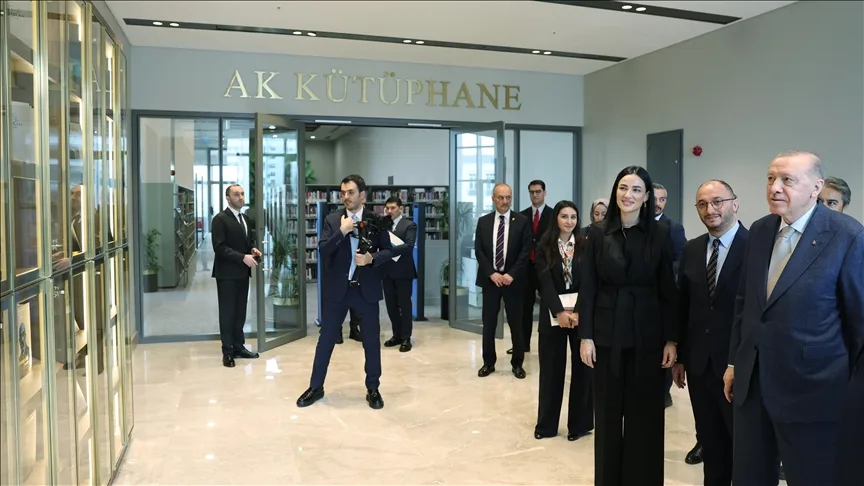 Cumhurbaşkanı Erdoğan, AK Kütüphane’yi ziyaret etti
