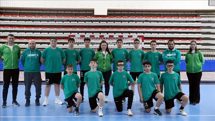 Öğretmenin minik öğrencilerden kurduğu takım hentbolda 2. Lig’e yükseldi