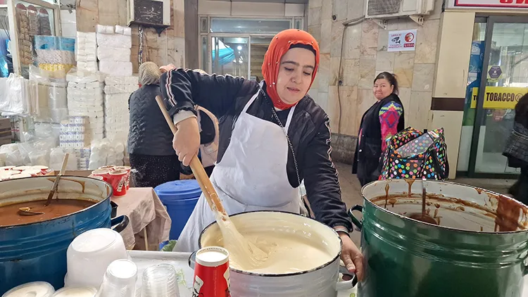 Özbekistan’da nişalda iftar sofralarının vazgeçilmezleri arasında yer alıyor