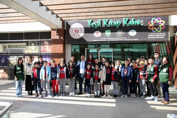 “Yeşil Kitap Kahve” ziyaretçilerini bağımlılıklara karşı bilinçlendiriyor