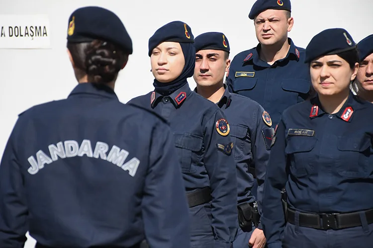 Düzce’de kadın jandarmalar huzur ve güvenlik için görev başında