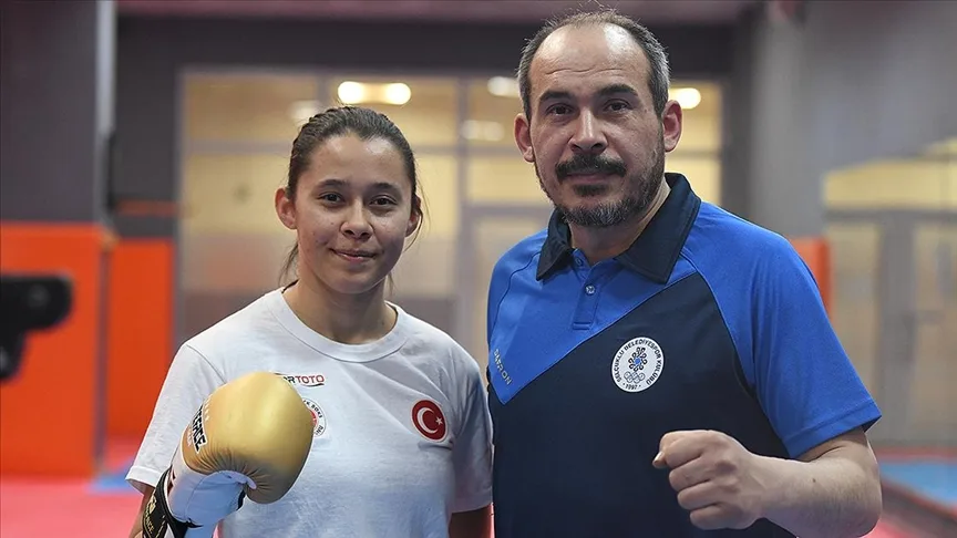 Milli formayı terletemeyen babasını kazandığı başarılarla gururlandırıyor