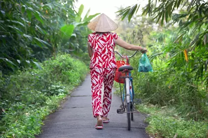 66 yaşındaki büyükanne; “Seyahat bağımlılık yaptı” dedi, şimdi bisikletle dünyayı geziyor