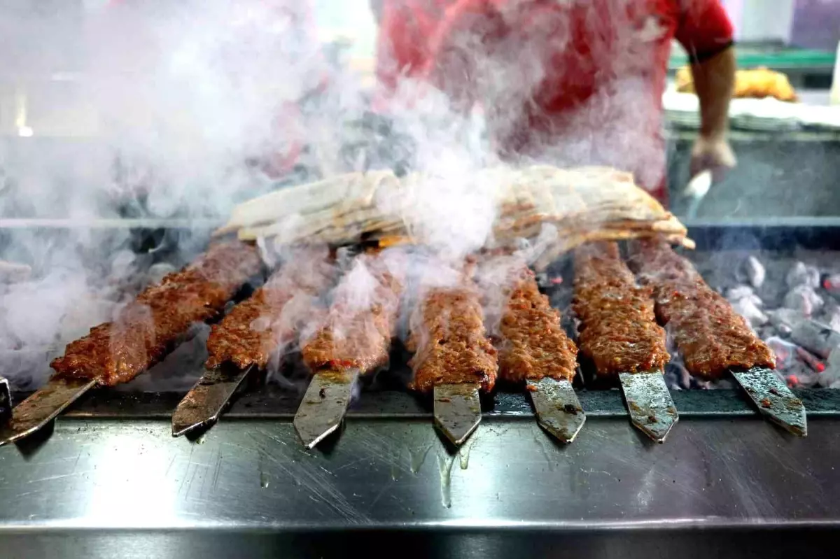 Adana’da İftarda Kebap Coşkusu