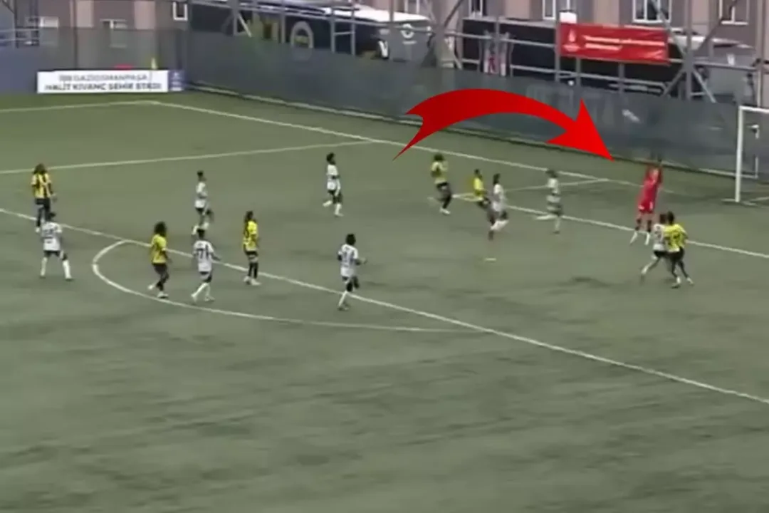 Fenerbahçe’den Beşiktaş’a inanılmaz gol! Tam 55 metreden attı