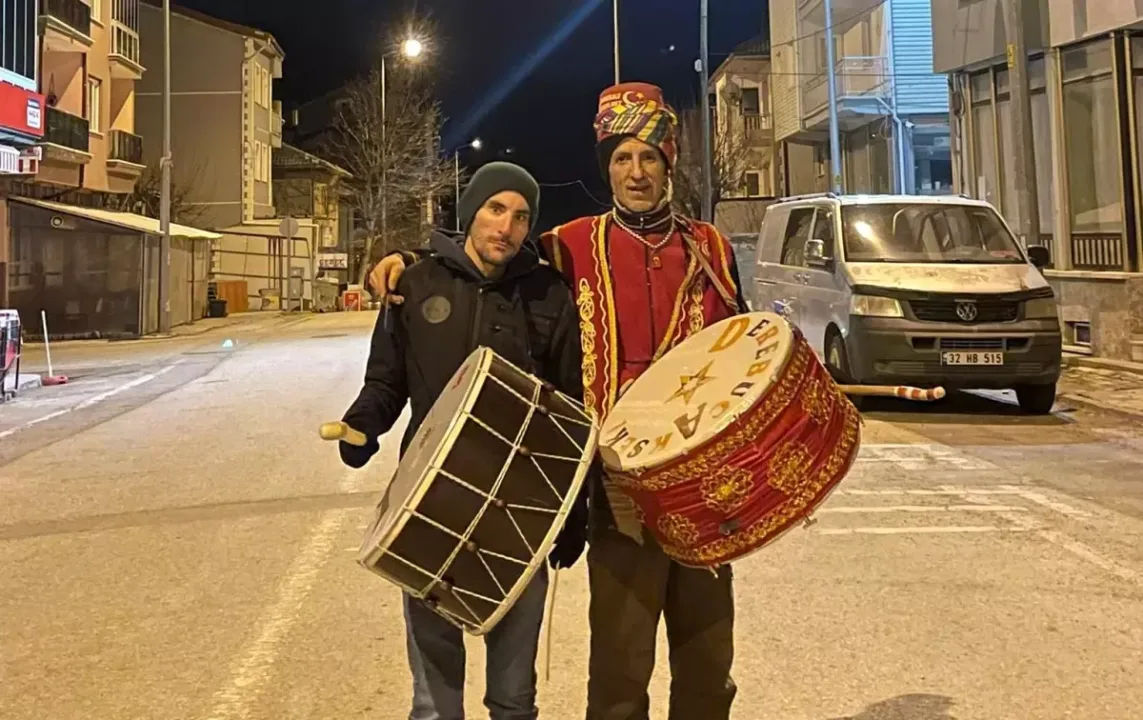 39 Yıldır Sahura Kaldırıyor