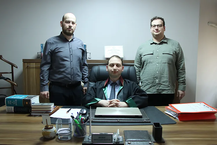 Babalarının bitmeyen miras davası üç kardeşi de avukat yaptı