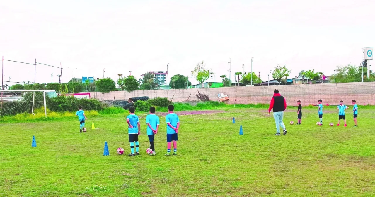 Osmaniye’de Minik Futbolcu Adayları Önderspor Hasanbey Tesislerinde Çalışırken Çıkan Kuvvetli Fırtına Ve Yağmura Aldırış Etmediler