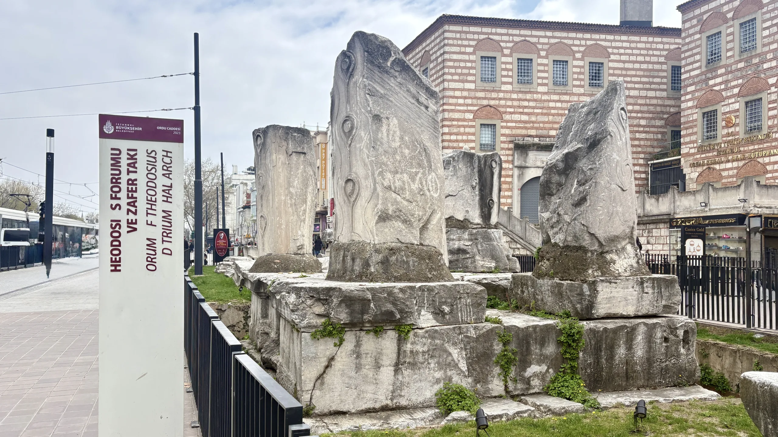 İstanbul Beyazıt’ta Kaybolan Bir Miras: Theodosius Forumu