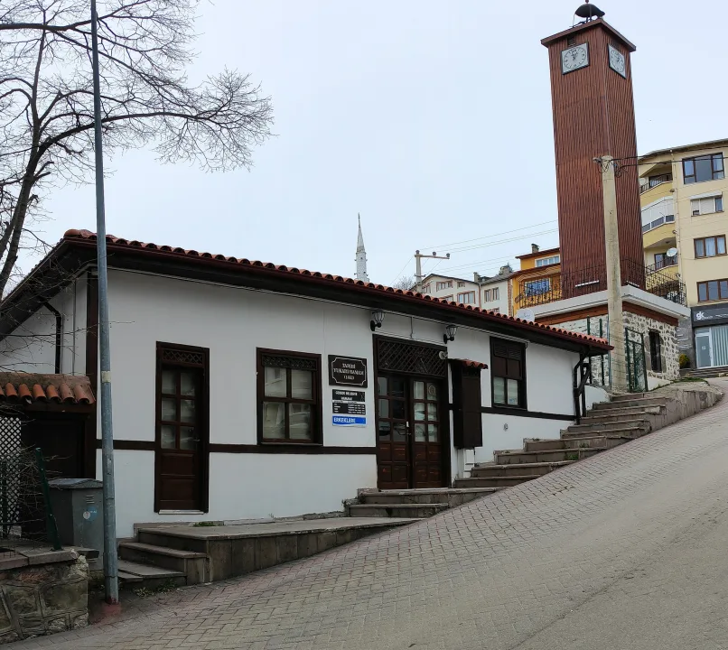 Tarihi Hamam ve Gözcüsü Saat Kulesi