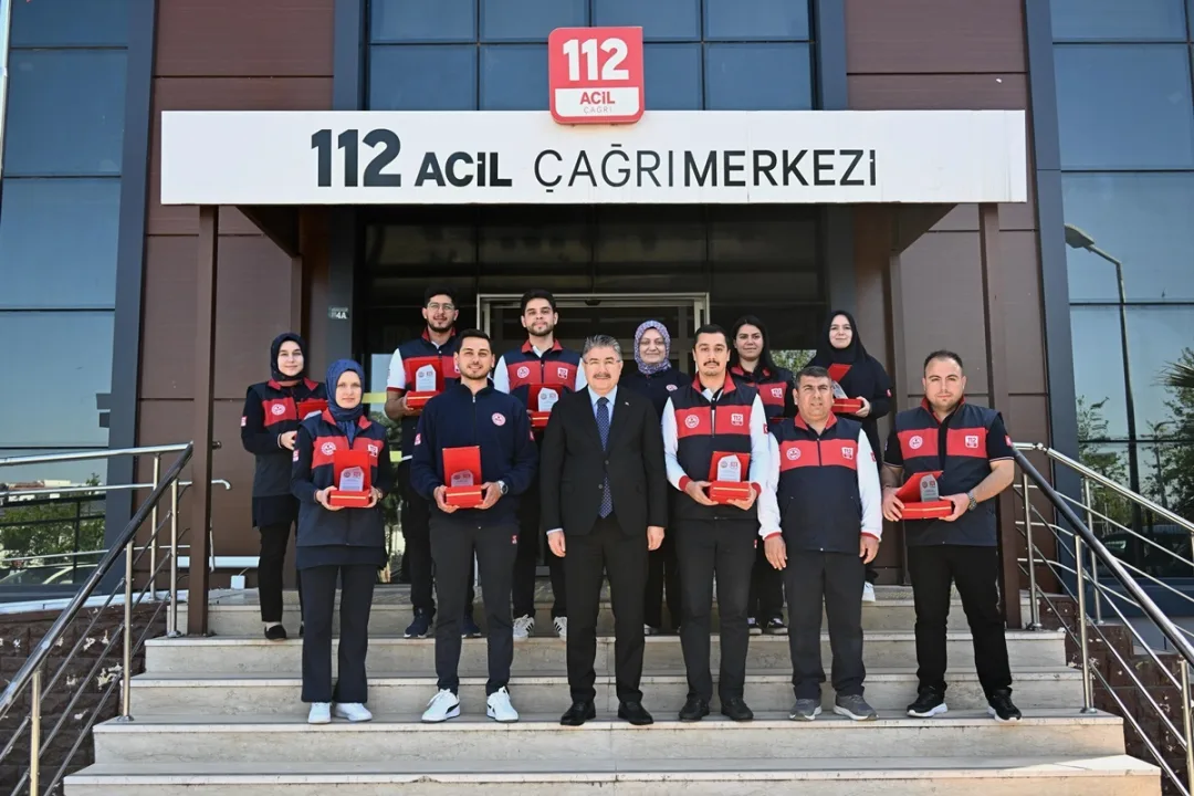 Acil Çağrı Merkezi Müdürlüğü Personeline Plaket Verildi