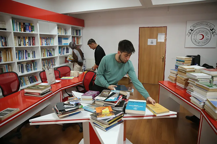 Niğde’de şehitlerin isimleri kütüphanelerde yaşatılıyor