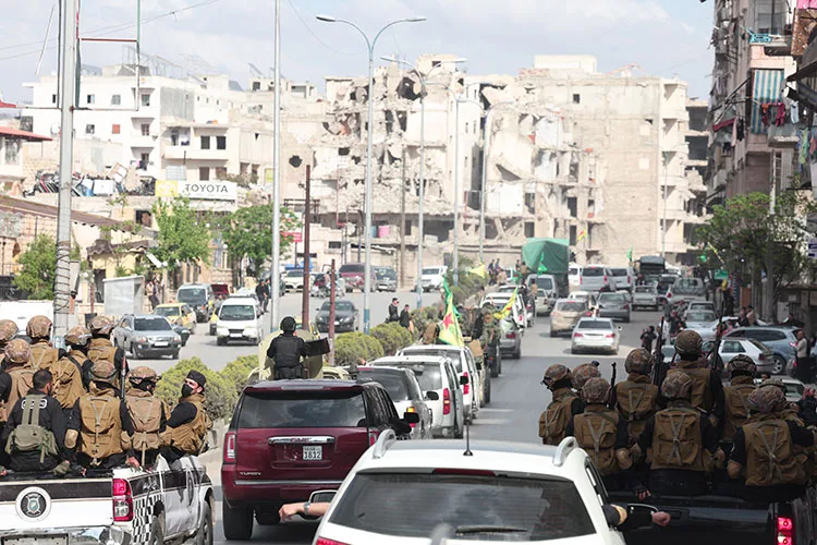 PKK/YPG’li teröristler Halep kent merkezinden çekilmeye başladı