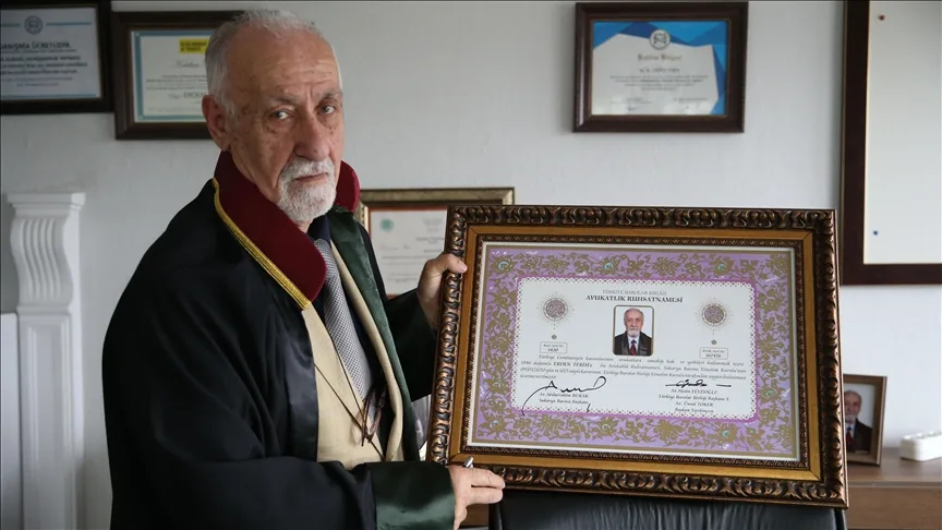 İçinde ukde kalan hukuk tahsilini 74 yaşında tamamlayıp avukatlığa başladı