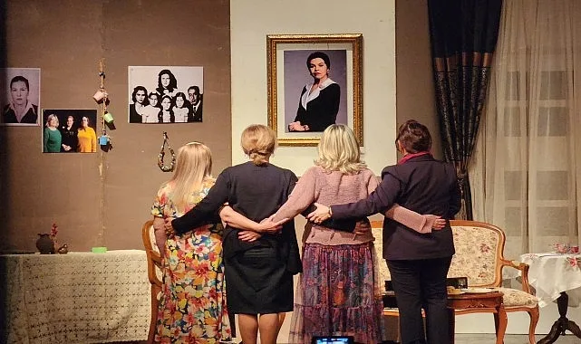 Gölcüklü Kadınların Tiyatro Performansı Hayran Bıraktı