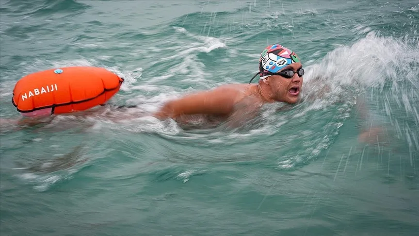 Otizmli yüzücü, yarım bıraktığı Manş Denizi geçişini tamamlama peşinde