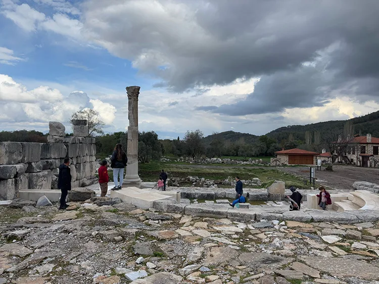 “Gladyatörler şehri” Stratonikeia, ziyaretçilerini bayram tatilinde de tarihi yolculuğa çıkardı