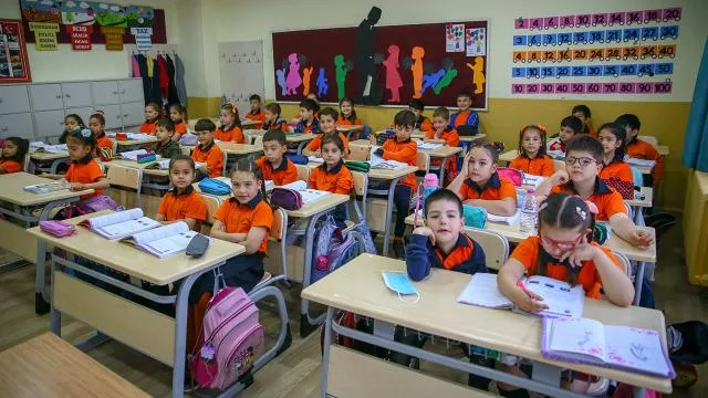 Yaklaşık 20 milyon öğrenci bugün  yeniden dersbaşı yaptı