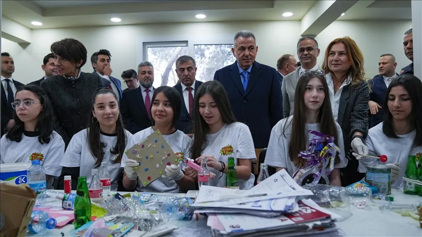 İzmir’de öğrenciler kantin alışverişini “atıklarla” yapabilecek