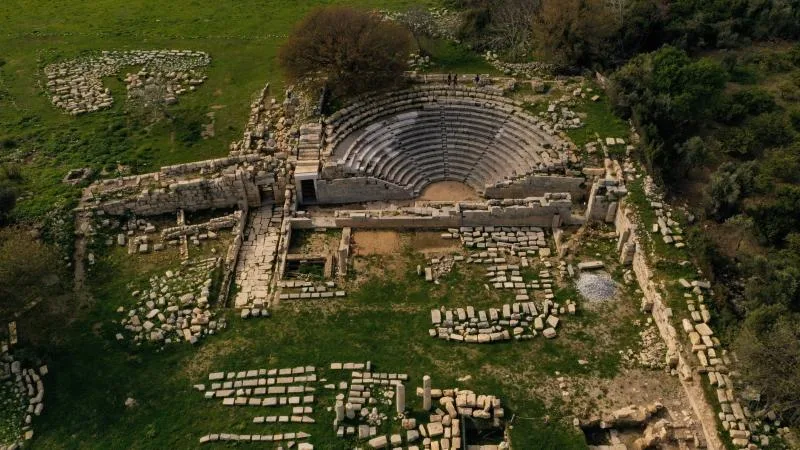 Teos’ta tarihi miras ayağa kaldırılıyor