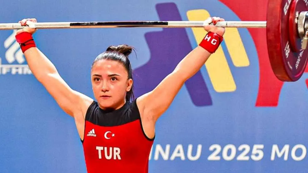 Milli sporcu Cansu Bektaş üst üste 3. kez Avrupa şampiyonu