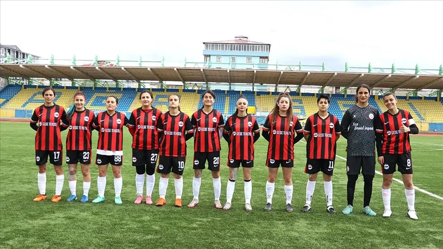 Ağrı’da “Kızlar futbol oynayamaz” algısını yıktılar şimdi 1. Lig peşindeler