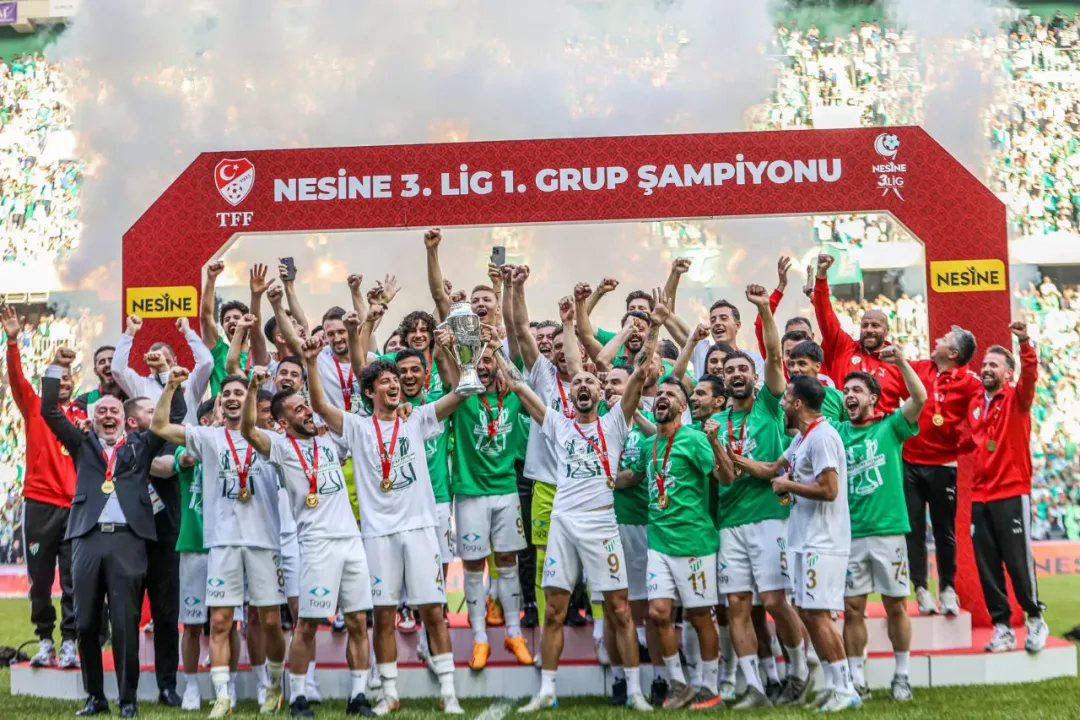 Bursaspor’un şampiyonluk kutlamasına rekor katılım
