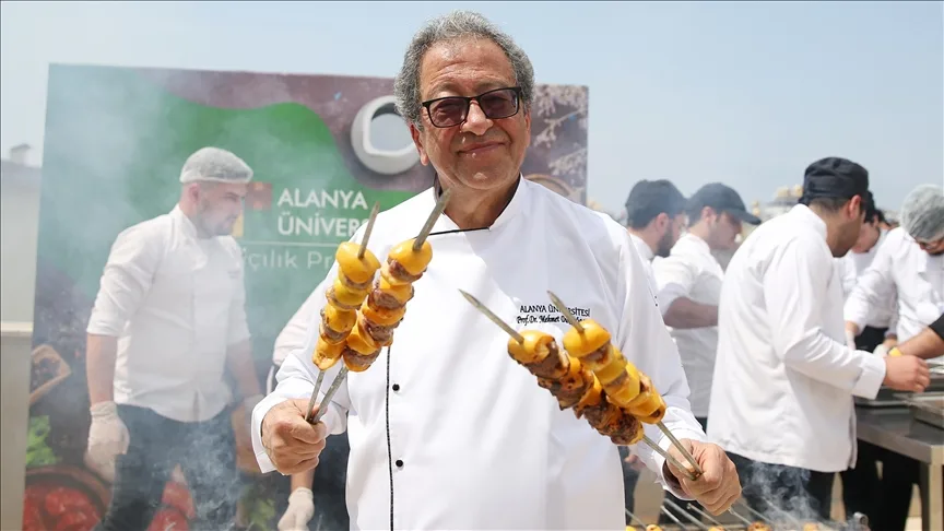 Alanya’nın coğrafi işaretli meyvesiyle yapılan “yenidünya kebabı” tanıtıldı